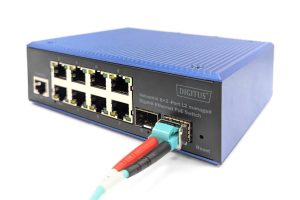 DN651157-3-H.jpg DIGITUS Switch industriale Gigabit Ethernet PoE gestito a 8+2 porte L2