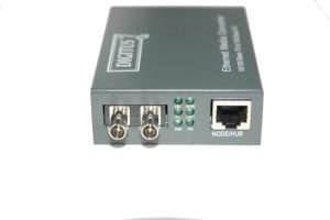 DN82010-1-H.jpg CONVERTITORE 10/100 MEDIA CONVERTER RJ45 - FIBRA OTTICA ST