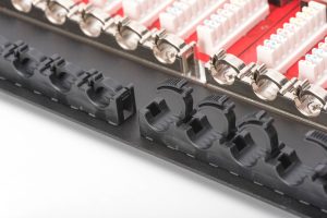 DN91624SSLSH-2-H.jpg PANNELLO PATCH 24 PORTE CAT6 0,5 UNITA' SCHERMATO