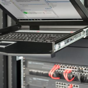 DS722111IT-10-H.jpg CONSOLE MODULARE CON SCHERMO 19 PER INSTALLAZIONE IN ARMADI RACK TASTIERA ITALIANA
