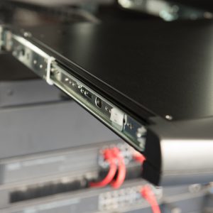 CONSOLE TFT 19" PER RACK 19 CON SWITCH KVM 8 PORTE CAT 5 TASTIERA ITALIANA