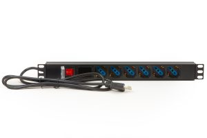 LK10059-1.jpg MULTIPRESA 6 POSIZIONI DA RACK 19" CON DISPLAY PER IL CARICO DEI DISPOSITIVI COLLEGATI