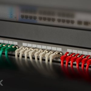 PANNELLO PATCH PER RETI CON 24 PORTE RJ45 CAT 6 SCHERMATO 19" COLORE NERO