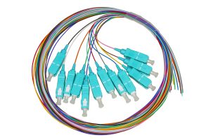 LKSC12PT3G.jpg SET 12 CAVI PIGTAIL FIBRA OTTICA COLORATI CONNETTORI SC OM3 SIMPLEX 2 MT